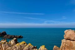 Amir-Kueste-mit-Felsen