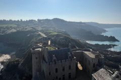 Laurin-burgartige-Ruine-am-Meer